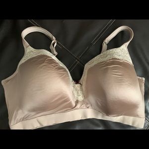 46DDD Clinique Bra ***Never Worn***